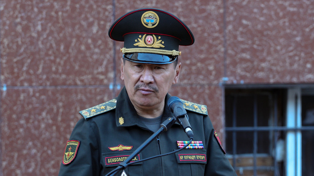 Министр обороны Бактыбек Бекболотов