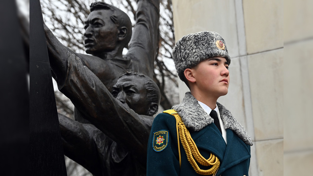 Участник чин. Монументы памяти на 9 мая в Кыргызстане картинки.