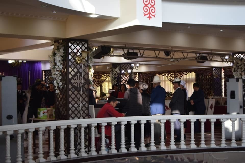 В кыргызстане джалал-абаде рестораны. Ресторан кристал жалалабад. Ресторанкристал жалал абад. Кафе джалал абад. Кафе джалал абад.