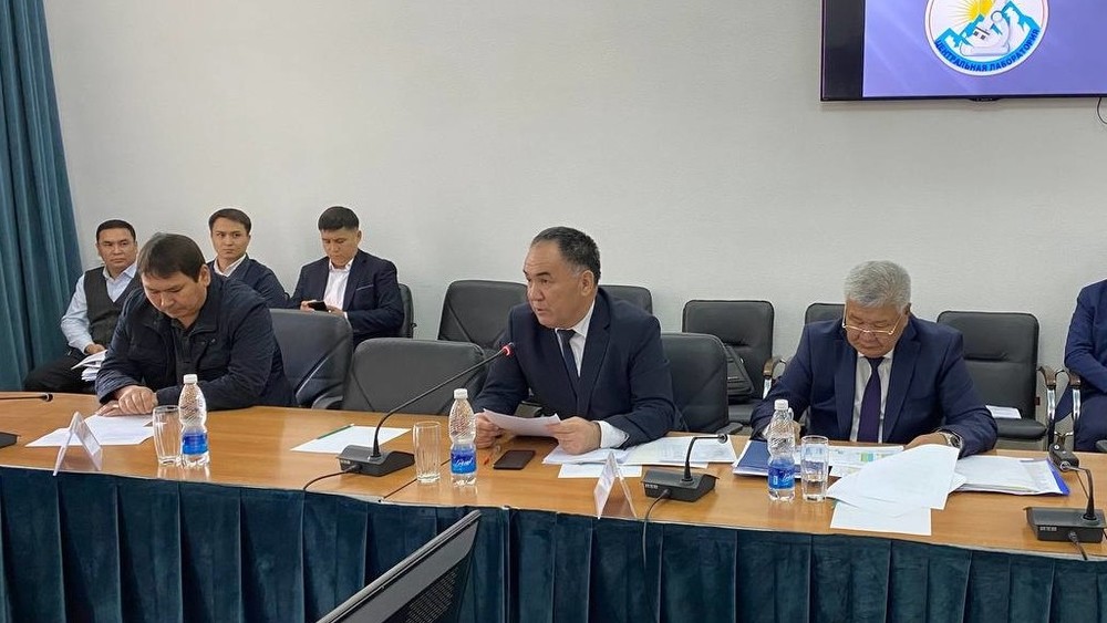 (слева-направо) Сеидбек Атамбаев, Алмасбек Абытов, Таалайбек Ибраев