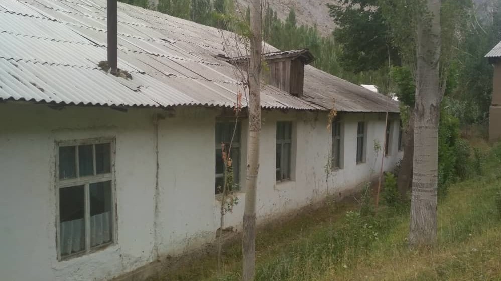аварийная школа в селе Кыштут Баткенской области
