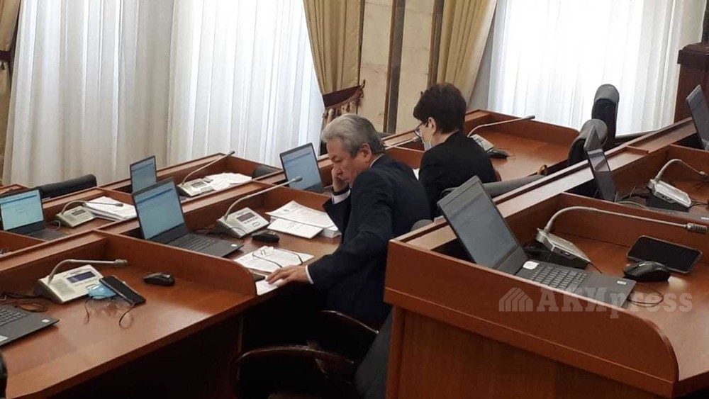 Адахан Мадумаров на заседании Жогорку Кенеша. 10 февраля 2022 г.
