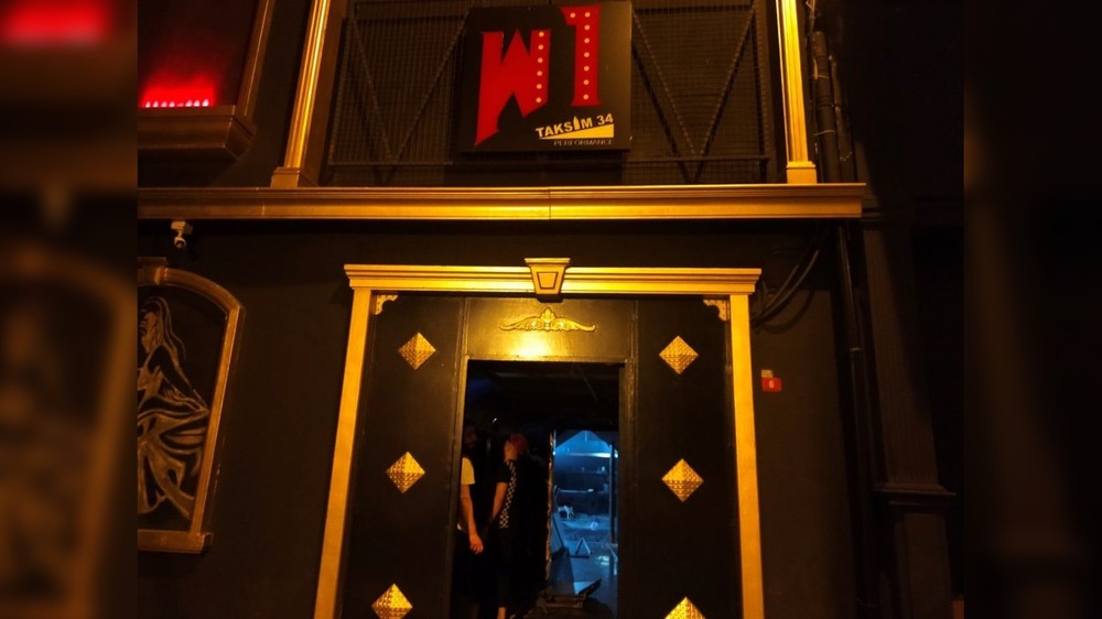 Ночной клуб, где Айгуля Тустикбаева была в сексуальном рабстве.