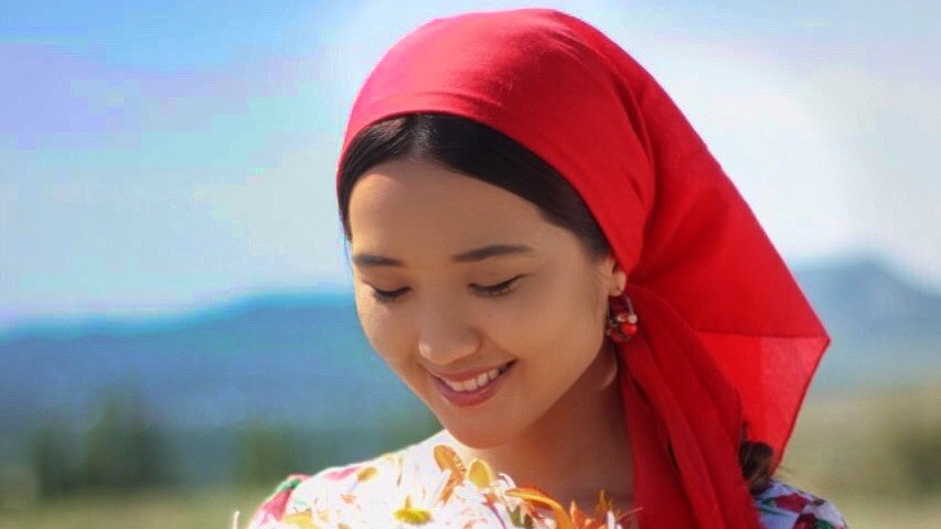 Мадина Талипбек на съемках кыргызско-узбекского фильма «Делбирим»