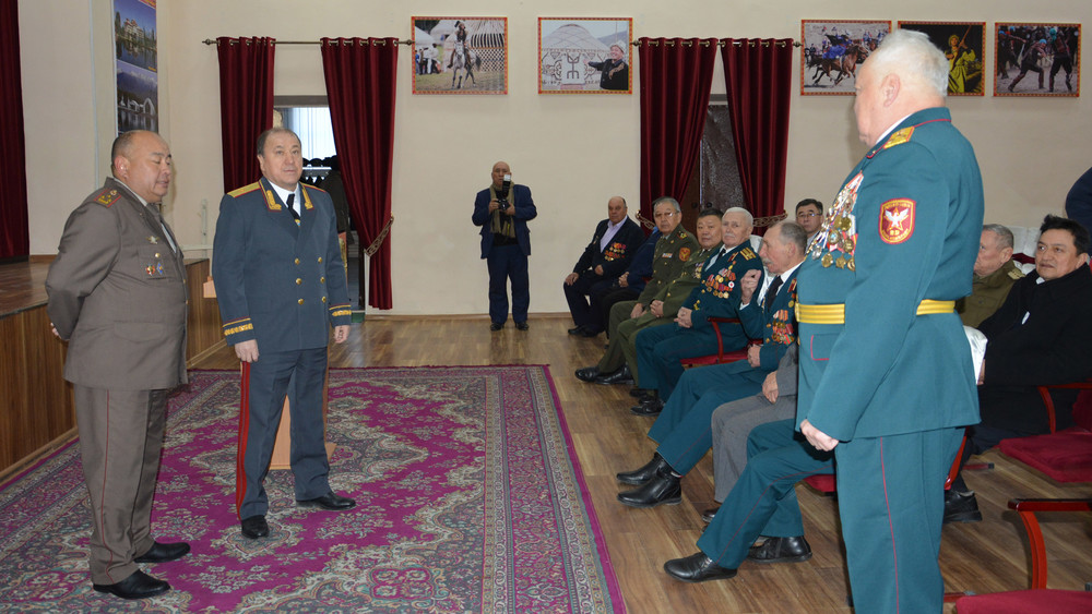 Председатель ГСИН М.Турганбаев поздравил ветеранов УИС с Днем защитника Отечества