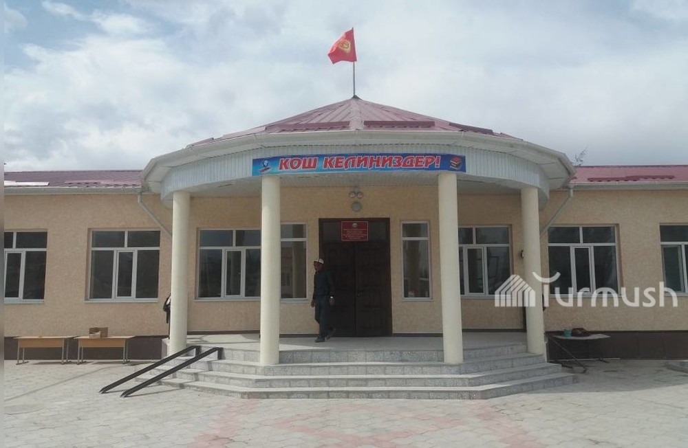 Школа в селе Уч-Эмчек Иссык-Атинского района