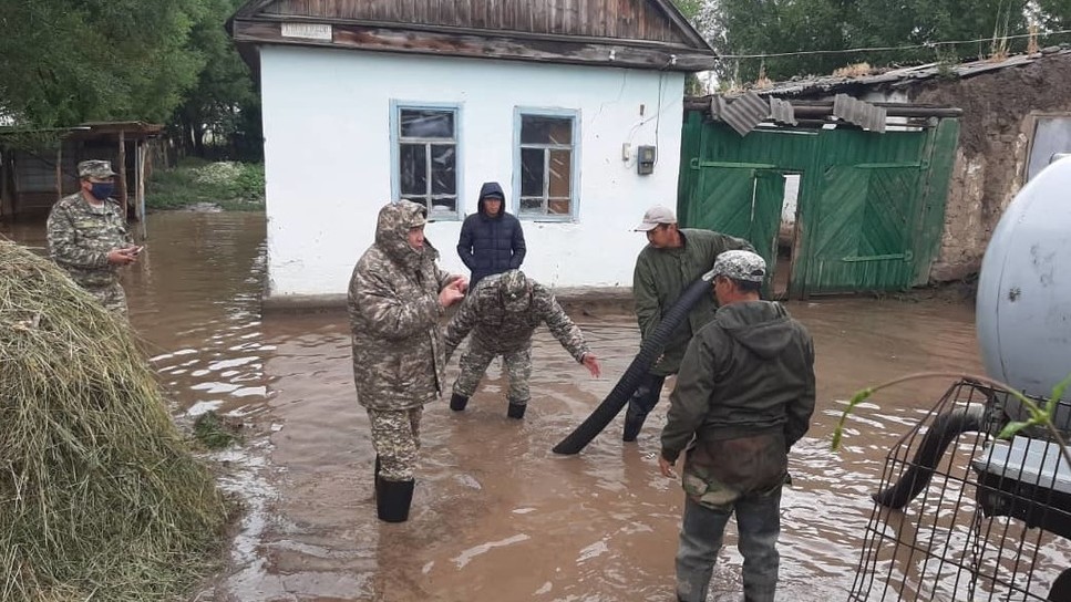 Ала бука погода 10. Наводнение в Кыргызстане. Наводнение киргизами. Ала бука. Ала бука Киргизия.