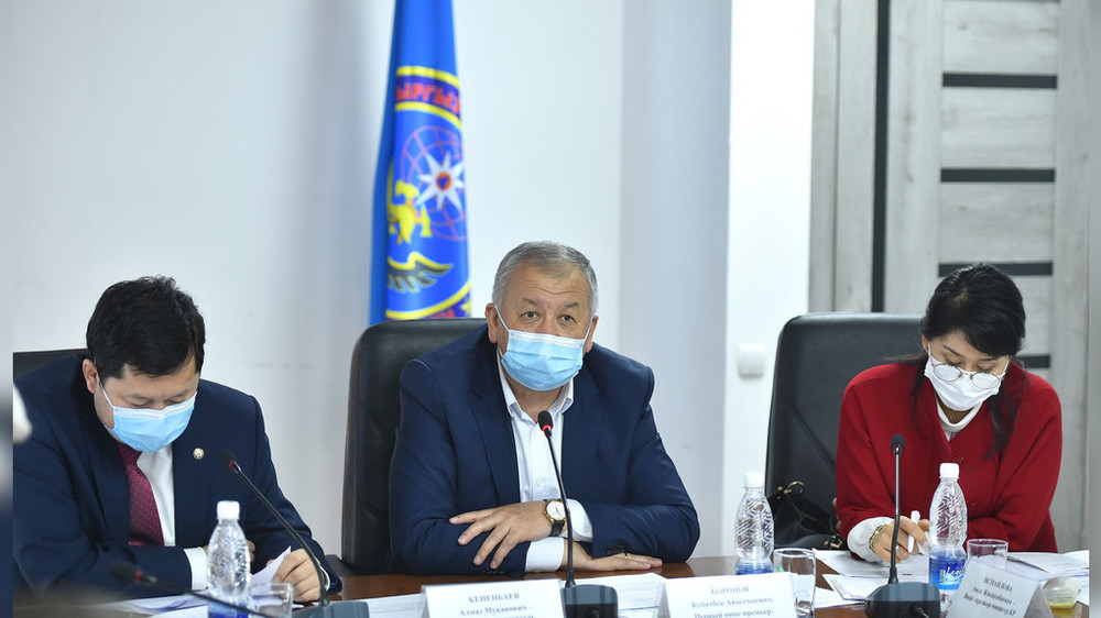 Алмаз Кененбаев, первый вице-премьер-министр Кубатбек Боронов, вице-премьер-министр Аида Исмаилова
