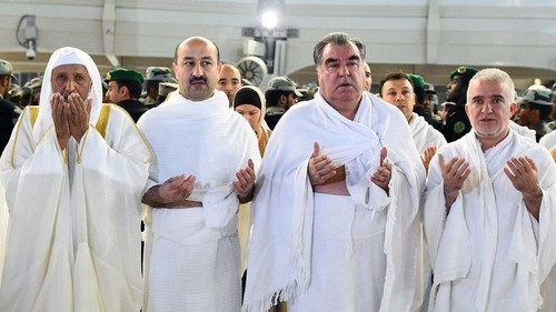 таджикистан умра. эмомали рахмон в мекке. хадж 2022 таджикистан. хаж сафари 2018. джидда умра.