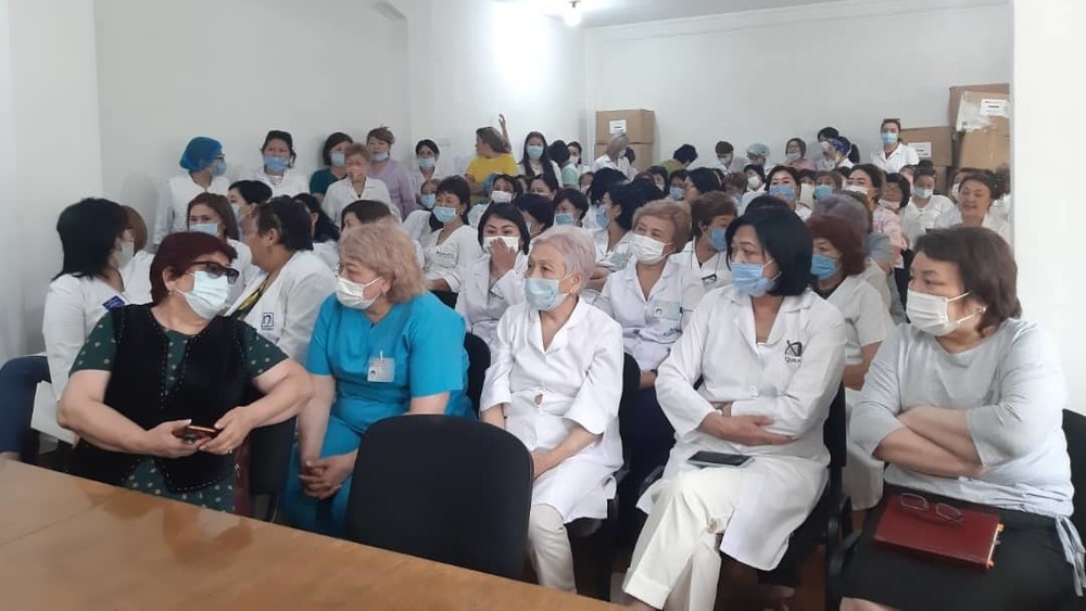 Коллектив ОЦСМ №1 выступает против нового директора Аралбаевой. Они требуют восстановить в должности уволенного Галбаева - Vimarsana News