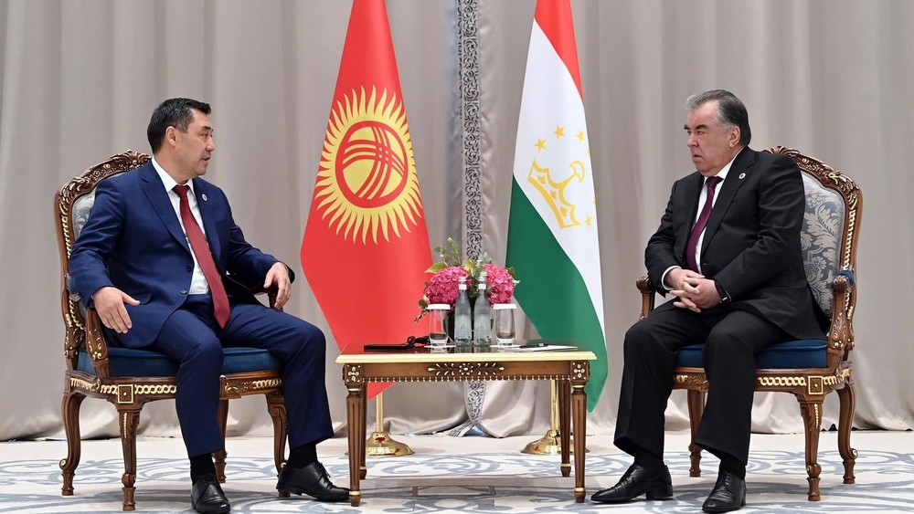 Садыр Жапаров и Эмомали Рахмон 16 сентября в Самарканде в рамках саммита ШОС.