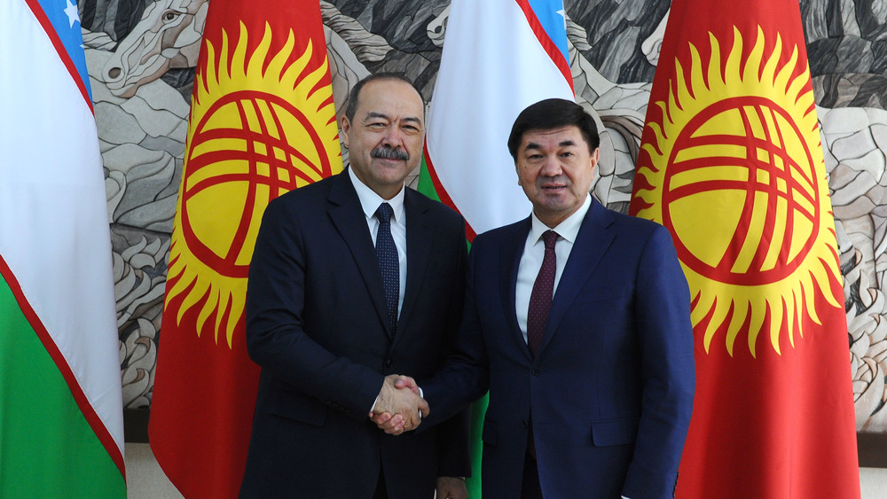 Премьер-министры Кыргызстана Мухаммедкалый Абылгазиев и Узбекистана Абдулла Арипов