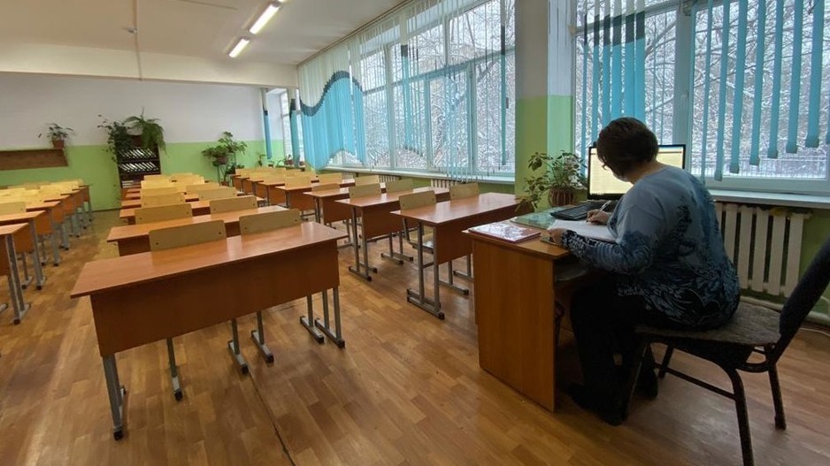 Закрыли школу 23. Бишкек школа карантин. Школу закрыли на карантин. Закрытие школ на карантин. Закрытие школы.