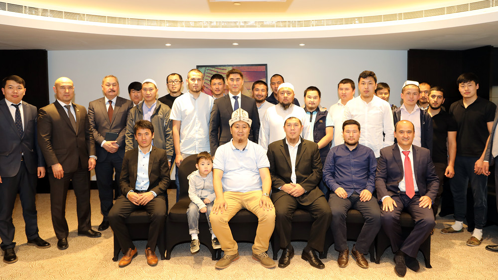 Чингиз Айдарбеков встретился с соотечественниками, проживающими в Саудовской Аравии