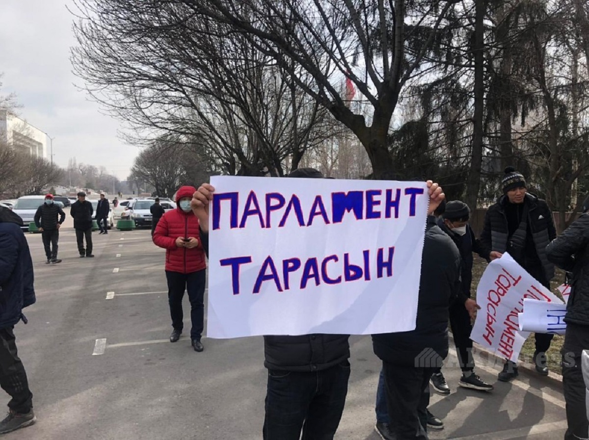 Stop ханституция». Возле Белого дома проходит митинг против новой  Конституции и за роспуск парламента