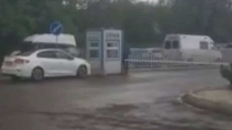 Законно ли берут деньги за парковку возле «Газпрома»?- горожанин