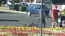 В Бишкеке таксист сбил велосипедиста. Видео с места ДТП