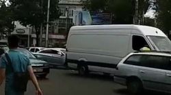 На Айтматова-Ахунбаева столкнулись «Хендай» и бус «Мерседес». Фото