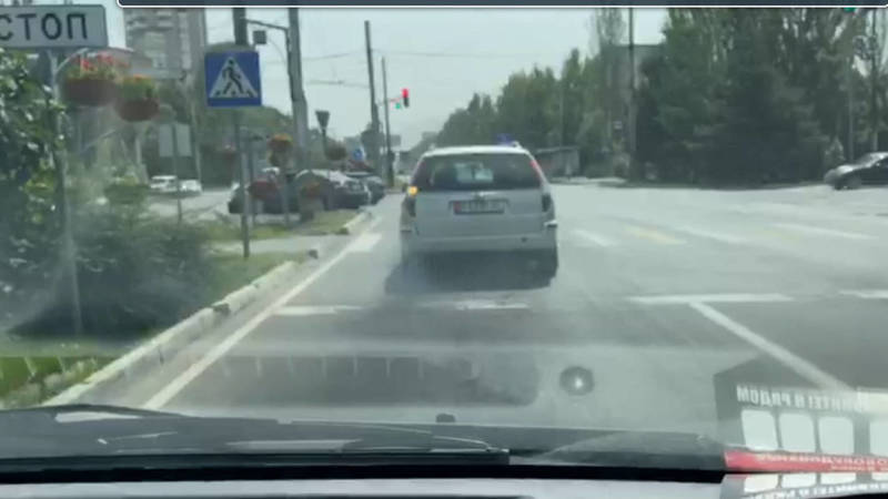 Бишкекчанин жалуется, что легковая машина загрязняет воздух