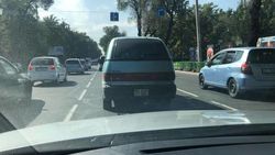 «Тойота Эстима» в Бишкеке загрязняет воздух выхлопными газами, - горожанин