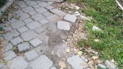 «Тротуары - лицо мэрии». Бишкекчанка Евгения жалуется на состояние тротуаров в центре города