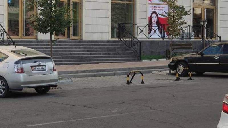 На ул.Исанова установили ограничители парковки. Законно ли? - очевидец
