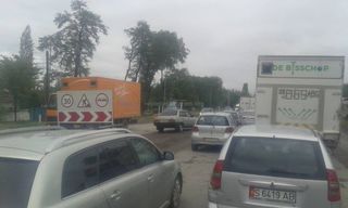 На ремонтируемом участке трассы Бишкек—Кара-Балта водители нарушают ПДД