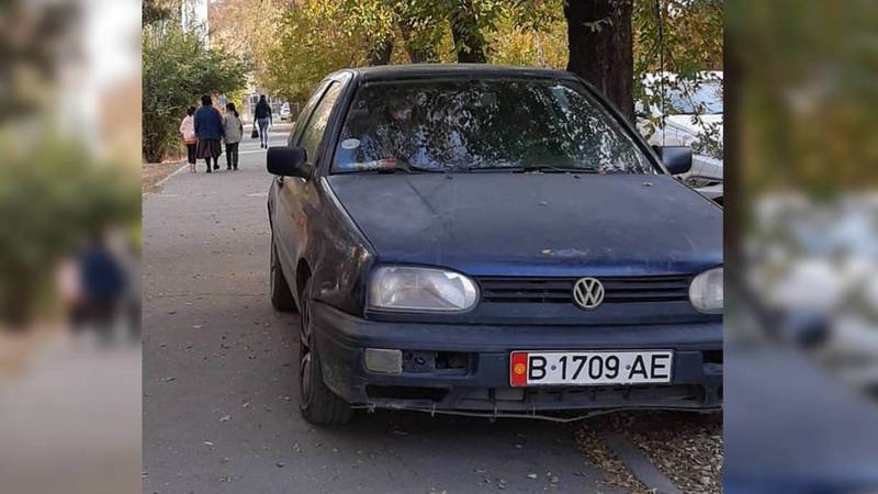 На пересечении Суеркулова-Абая водитель припарковался на тротуаре. Фото