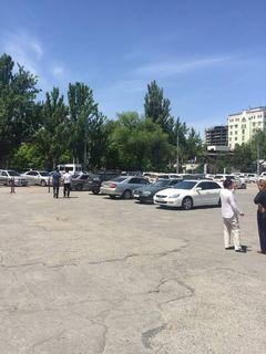 На площади Победы устроили парковку (фото)