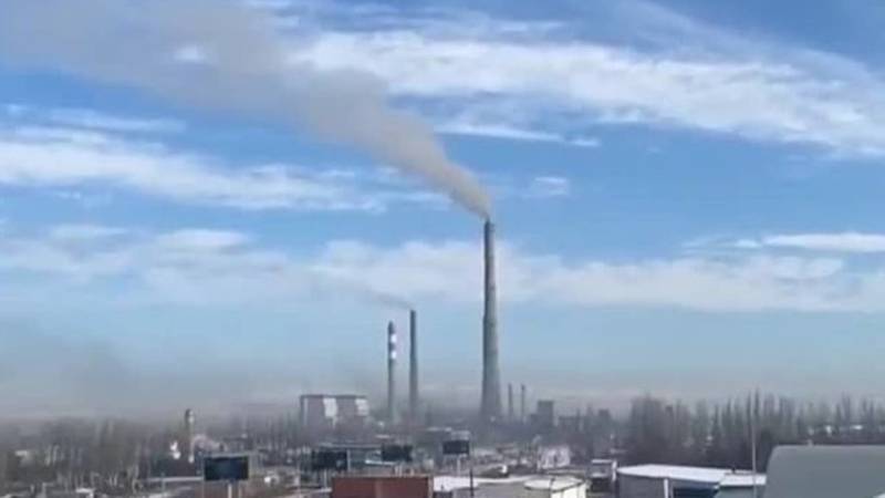 Бишкекчанин жалуется на дым от ТЭЦ. Видео
