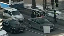 Водитель устроил потасовку с патрульными на Моссовете. Видео