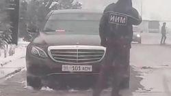 УВД проводит проверку по факту, что сотрудник МВД патрулировал на авто с подложными номерами