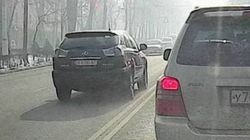 Lexus RX 400 проехал по встречке по Айтматова. Видео