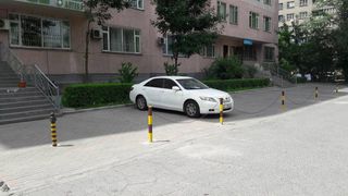Законно ли установили ограждения перед зданием на участке проспекта Чуй? - бишкекчанин