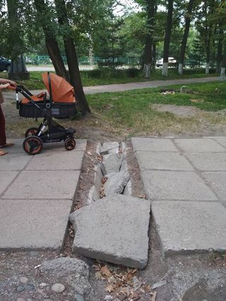 «Бишкекзеленхоз» проведет работы по ремонту плиточного покрытия в парке на Ахунбаева-Байтик Баатыра