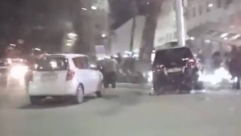 На проспекте Чуй столкнулись Lexus LX 570 и легковушка. Видео