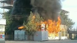 В Кызыл-Кие сгорел шинный магазин. Видео