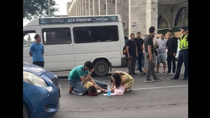 На ул.Киевской в центре Бишкека сбили девушку