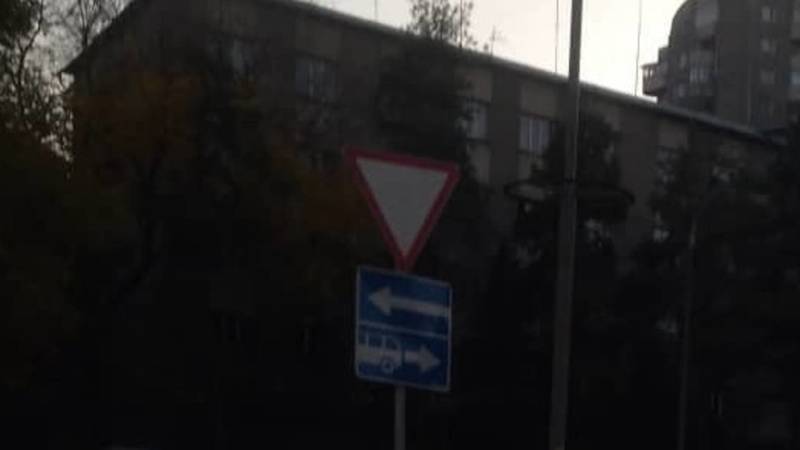 Дорожный знак возле ГУМа был сломан в результате ДТП, - «Бишкекасфальтсервис»