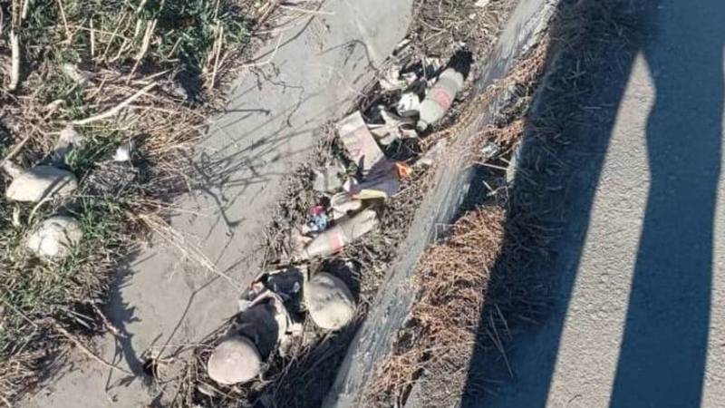 Арыки в Кара-Жыгаче завалены мусором. Фото местного жителя