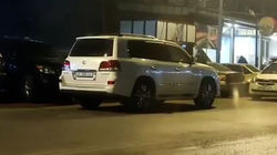 Lexus LX 570 припарковался на проезжей части на встречке. Видео