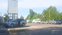 Километровая пробка на границе с Казахстаном. Видео