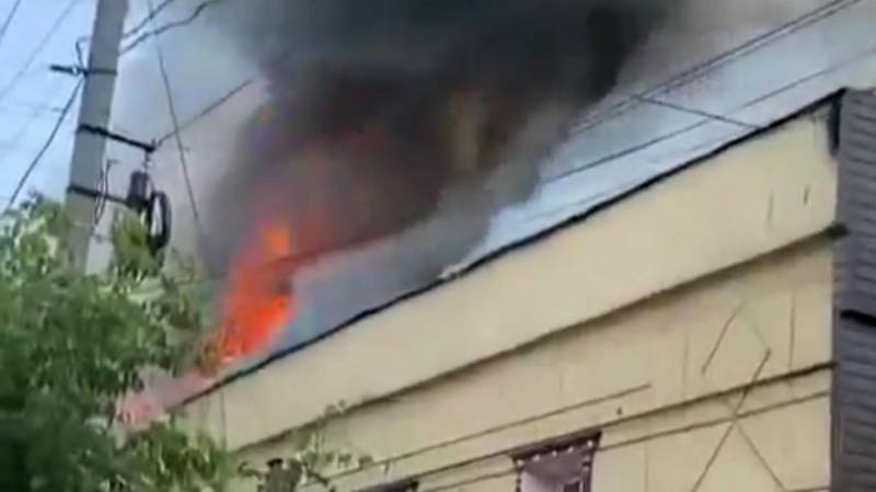 Еще видео с пожара на ул.Араванской в Оше