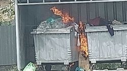 На Салиева подожгли мусорку. Фото