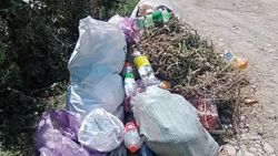 Улицы Ак-Босого завалены мусором. Фото жителей