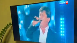 Певец Бактияр Токторов исполнил свой хит «Буй-буй» на передаче Андрея Малахова