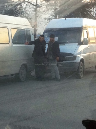 Водители маршруток сажали клиентов прямо на перекрестке, из-за чего попали в ДТП, - читатель <b><i> (фото) </i></b>