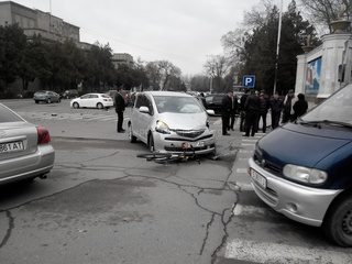 На Старой площади водитель авто в результате ДТП сбил велосипедиста <b><i> (фото,видео) </i></b>