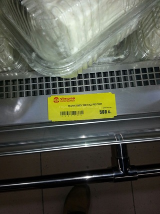 В сырном прилавке гипермаркета торгового центра «Бишкекпарк» информация о продукте доступна только на турецком языке, - читатель <b><i> (фото) </i></b>