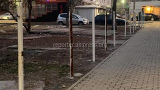 «Бишкекглавархитектура» просит ректора КГУ им.Арабаева убрать забор вокруг здания